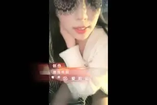 黑丝制服美乳网红大叔给我一点酸奶喝约操牛仔裤粉丝无套啪啪扛腿猛烈抽插